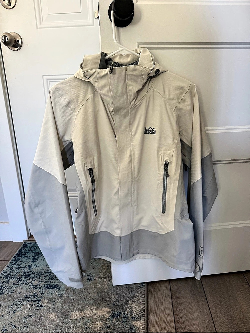 REI Color Block Ski Jacket in Gray & White Like New